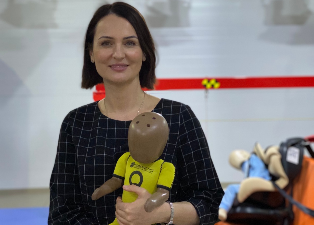 Лидер «Совета матерей» Буцкая проверила качество детских автокресел