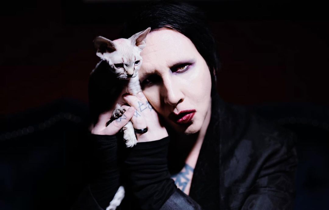 Полиция Нью-Гэмпшира выдала ордер на арест певца Мэрилина Мэнсона