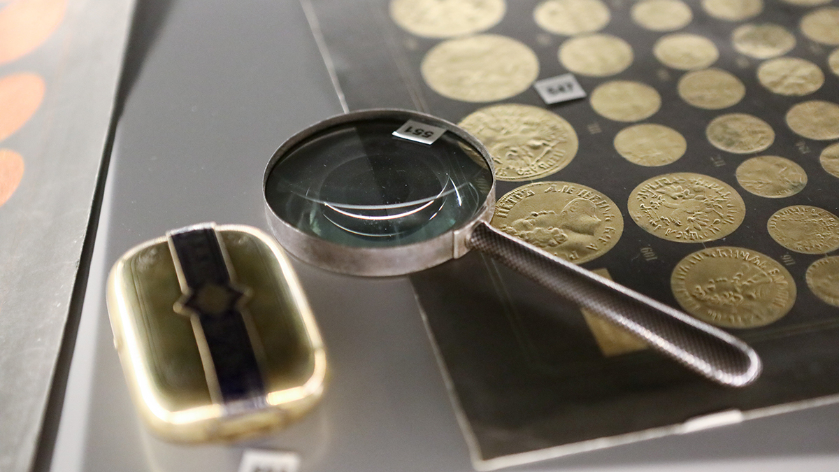 Мальчик в Китае опрокинул музейный экспонат за 25 миллионов рублей