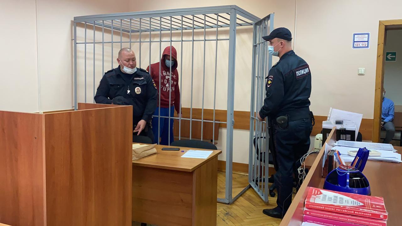 Выстрелившего в женщину тренера отправили под домашний арест