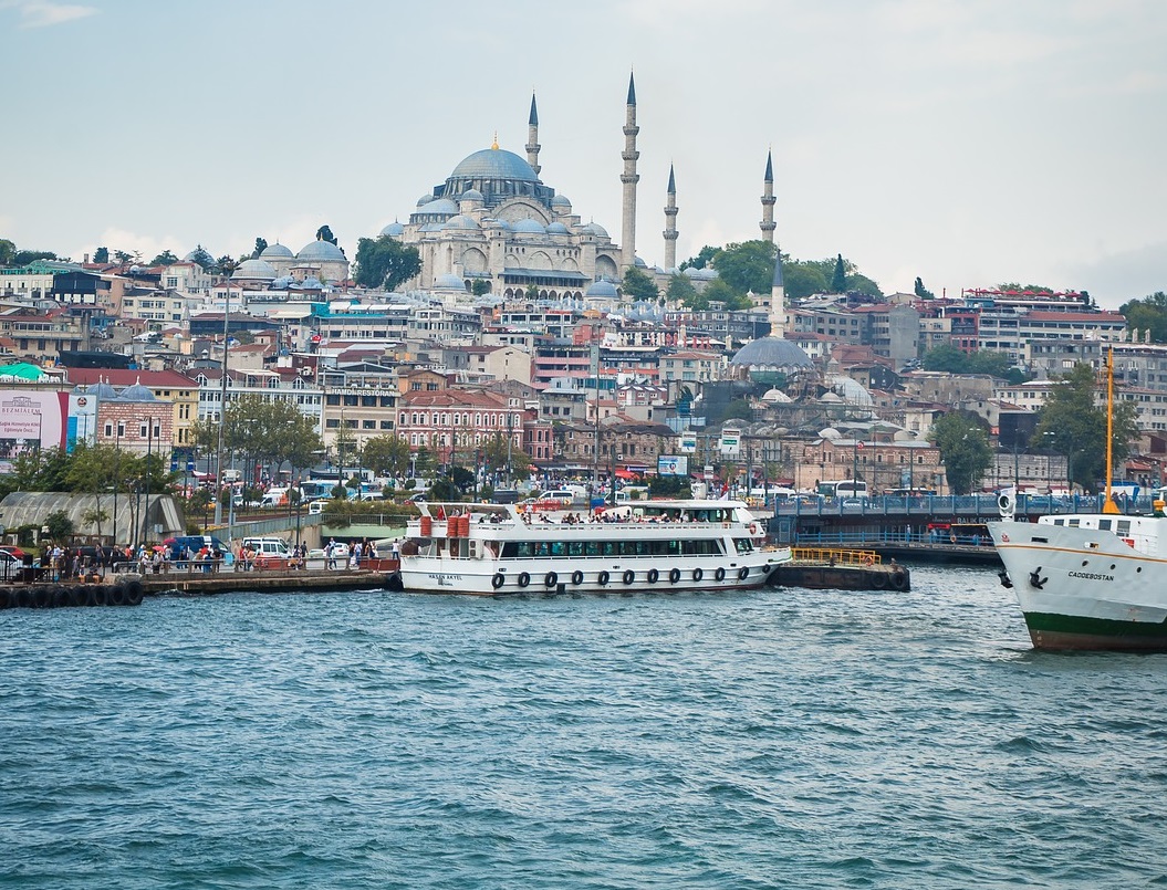 Движение судов через Босфор восстановили после инцидента с танкером