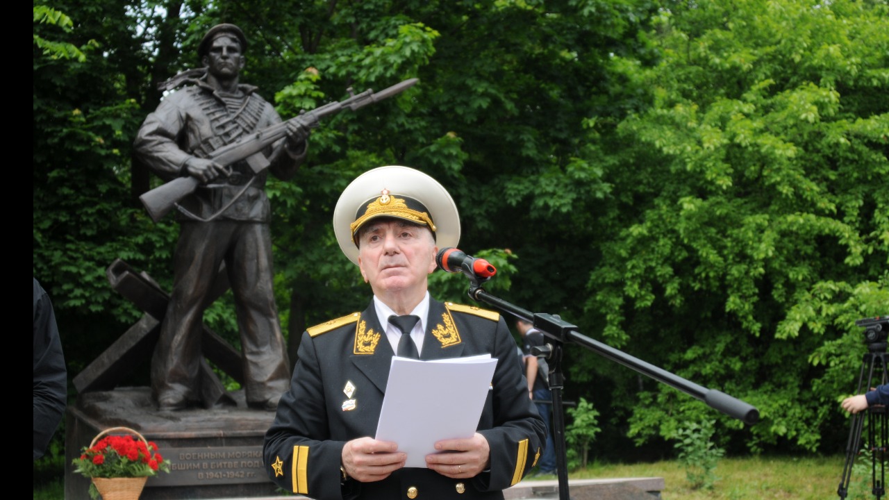 Заместитель председателя Российского фонда ветеранов контр-адмирал Левон Гарибян выступил на открытии нового памятника краснофлотцам, защищавшим Москву