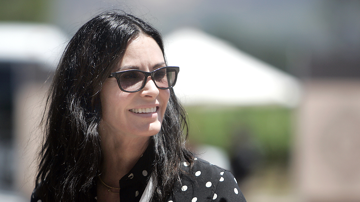 Кортни Кокс и Эд Ширан повторили танец из «Друзей»