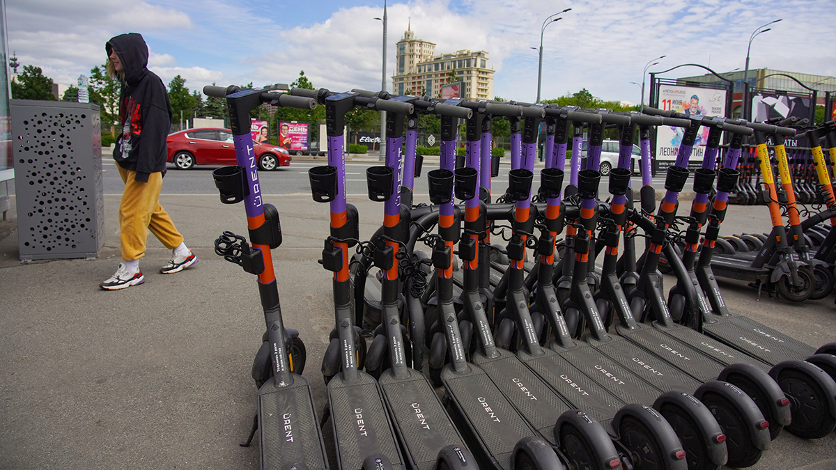 Стало известно, как мошенники наживаются на любителях электросамокатов