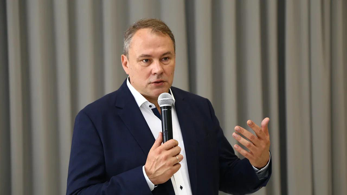 Петр Толстой призвал отменить ЕГЭ и вернуться к традиционной системе образования