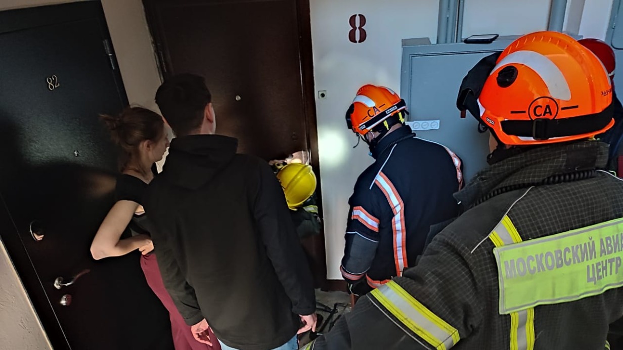Спасатели МАЦ помогли запертому в квартире ребенку на юго-западе Москвы