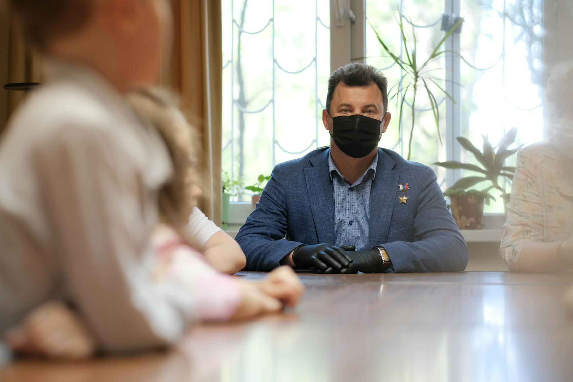 Наталья Кувшинова поддержала предложение депутата Романенко о помощи молодежи в трудоустройстве