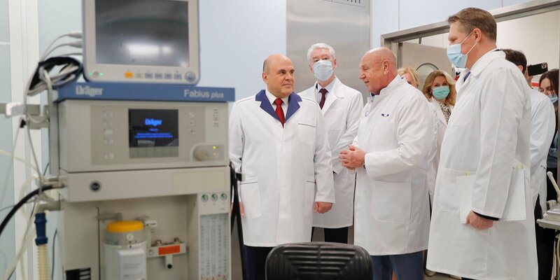 Сергей Собянин и Михаил Мишустин осмотрели Центр акушерства и гинекологии имени Кулакова