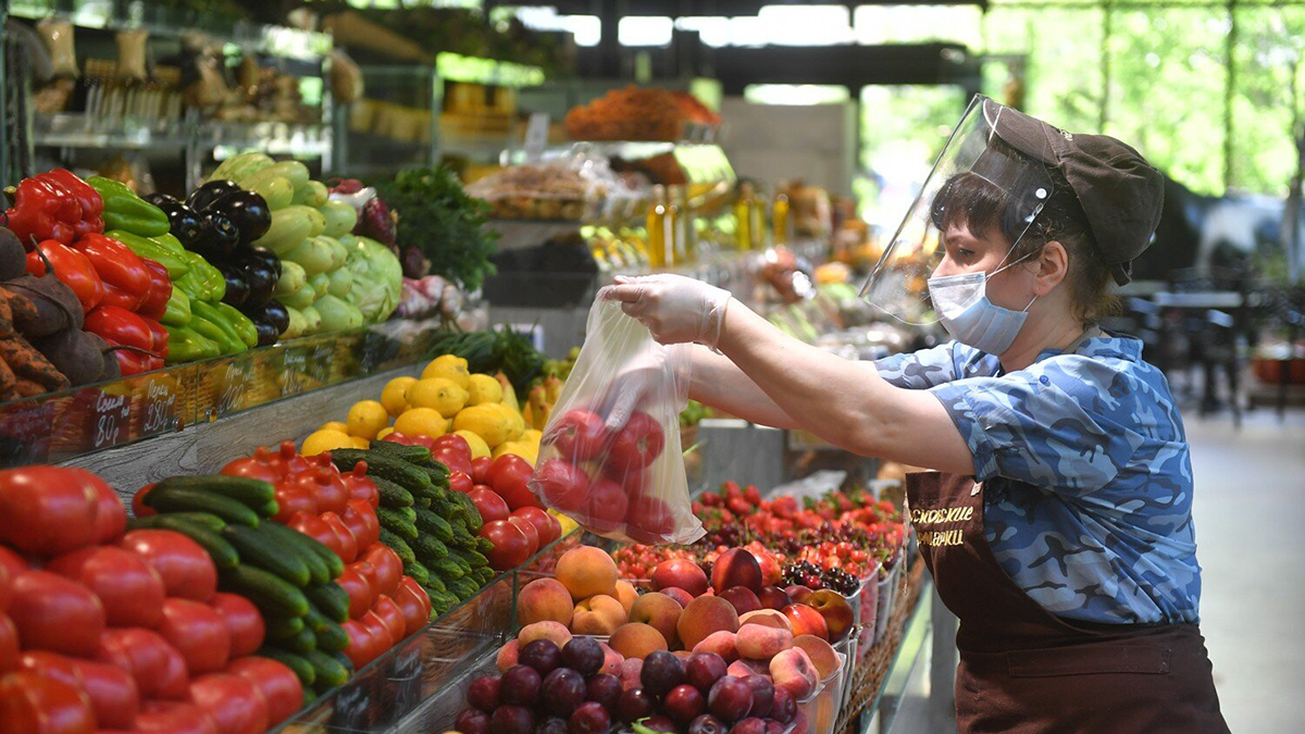 Экономист Долгова спрогнозировала снижение цен на овощи и фрукты в конце лета