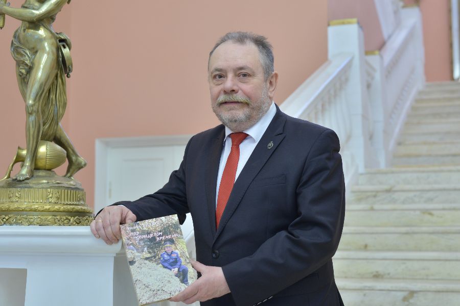 Игорь Витюк: Писать свои первые стихи начал еще в военном училище 