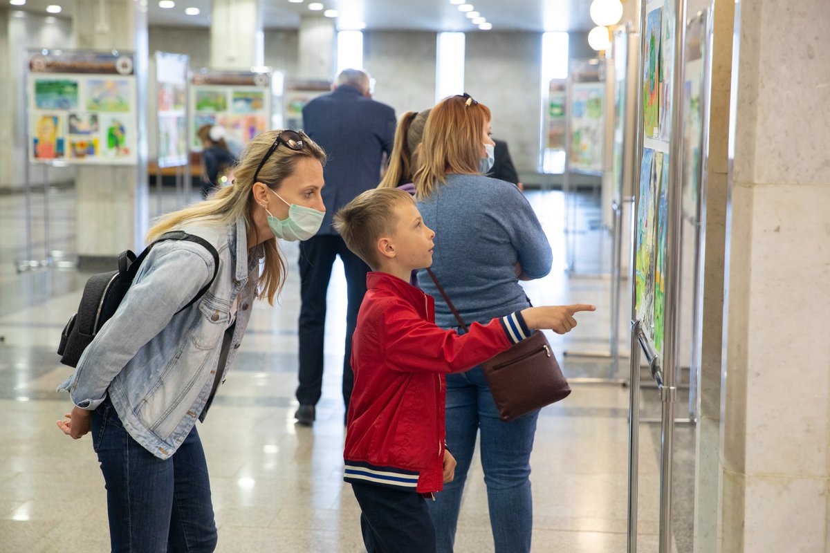 Музей Победы представил выставку детских рисунков