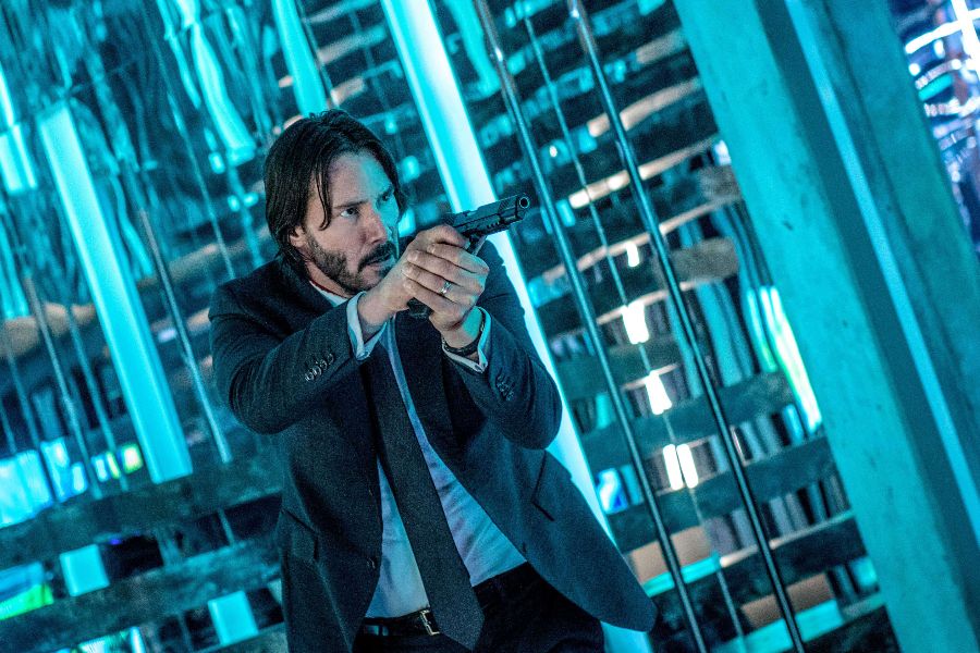 Киану Ривз подал в суд на преследующего его незнакомца