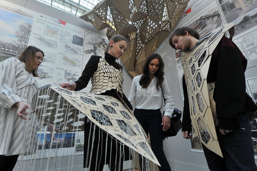 Молодые архитекторы на открытии Международного архитектурного фестиваля «Зодчество» в Гостином Дворе