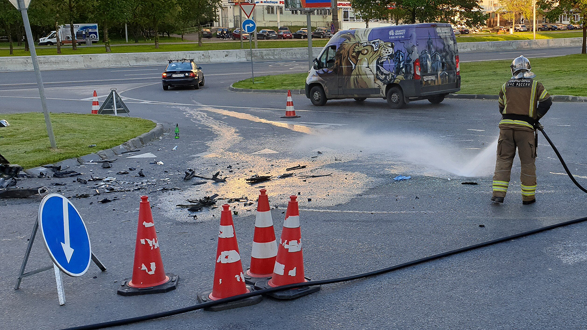 ДТП с участием пяти автомобилей произошло на Красноказарменной улице в Москве