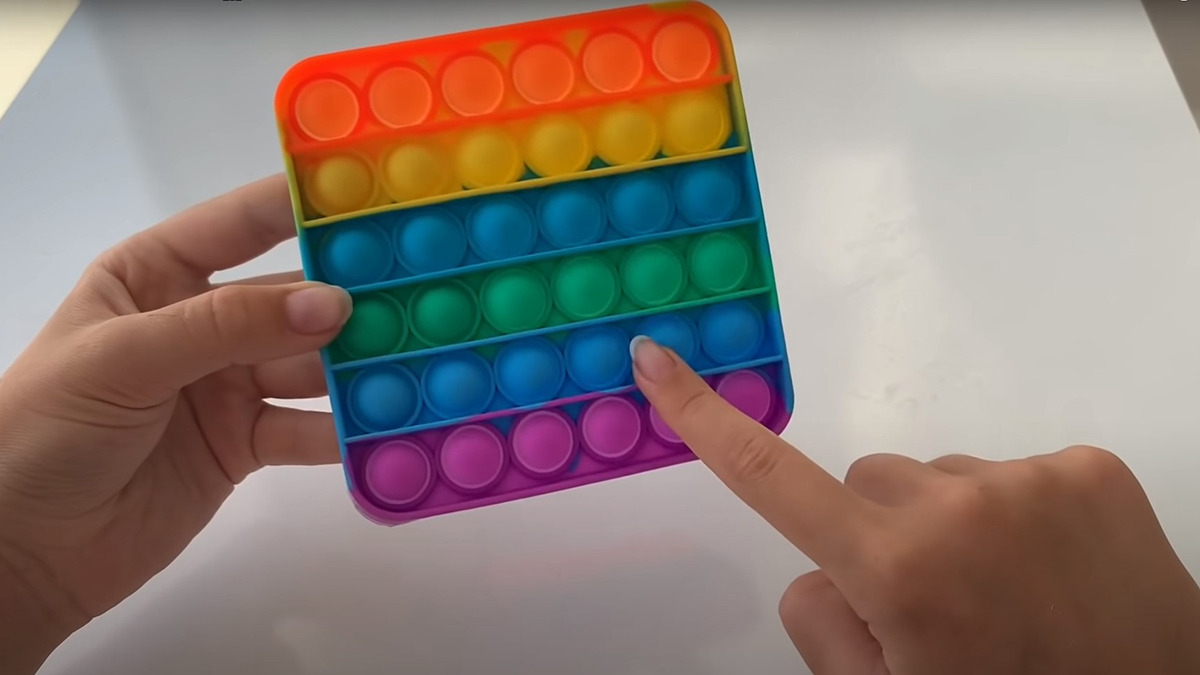 «Возникает привыкание»: психолог предупредила об «обратном эффекте» популярных антистресс-игрушек