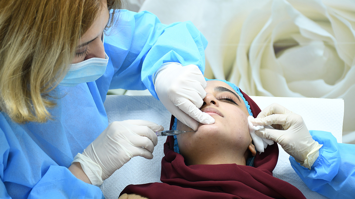 Косметолог Бедаева рассказала, как избавиться от двойного подбородка 