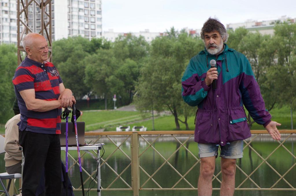 Доктор Румянцев рассказал москвичам о пользе постоянных пеших прогулок