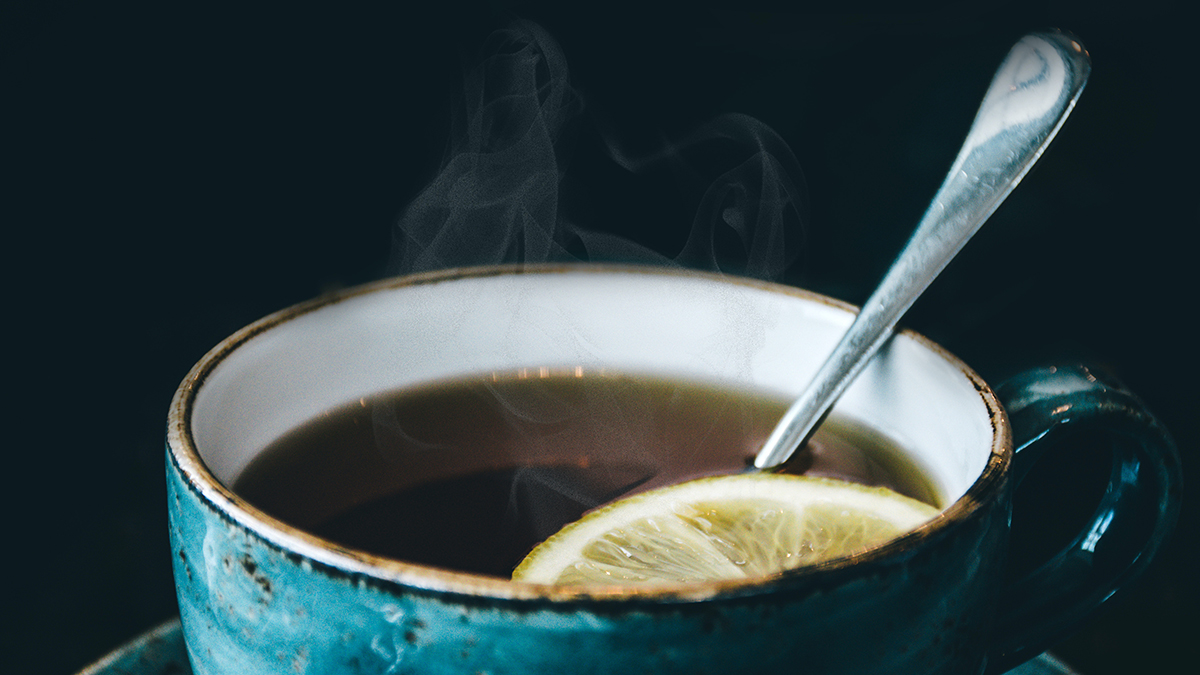 Ученые назвали безопасную дозу сахара, которую можно добавить в чай или кофе