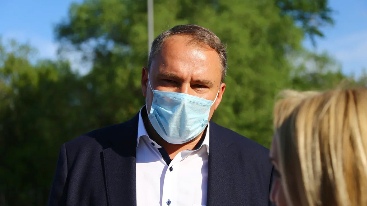 Петр Толстой помог решить вопрос с асфальтированием территории Ветакадемии