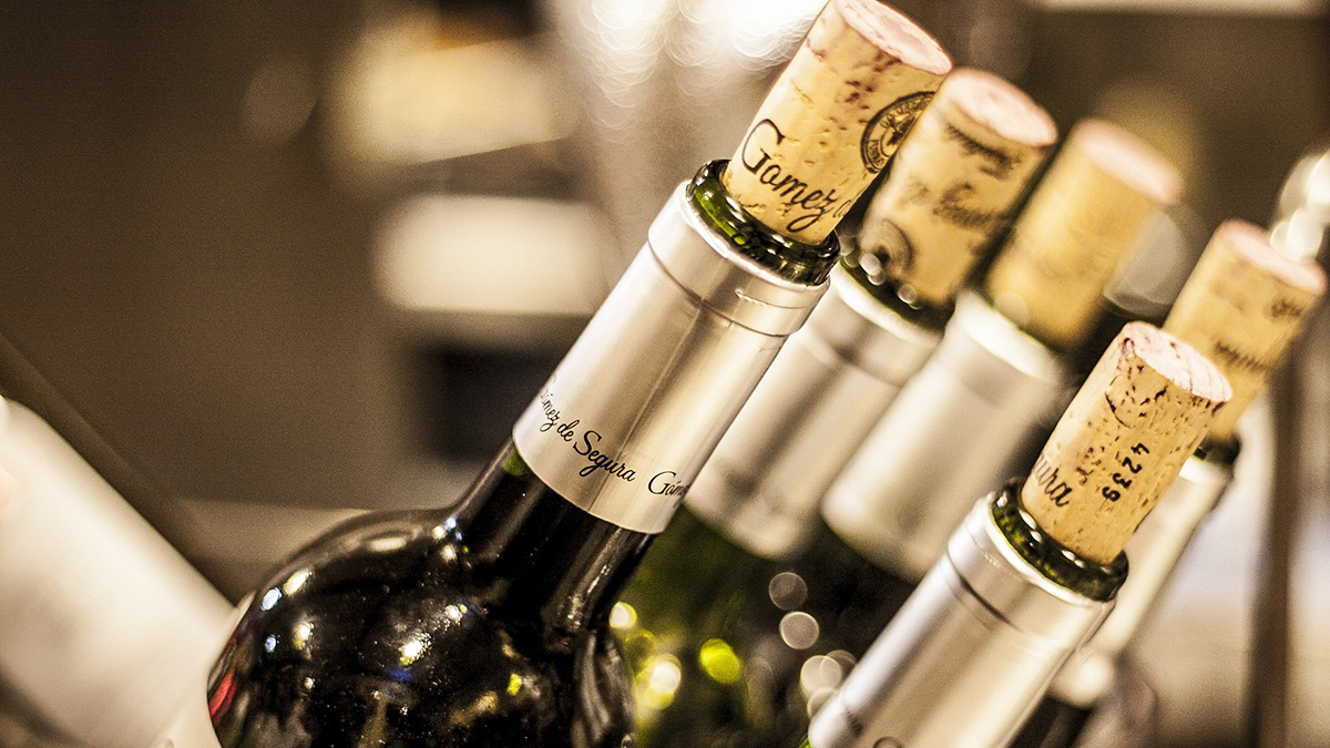 Кабмин рассмотрит введение пошлин на вино из стран НАТО в 200 процентов