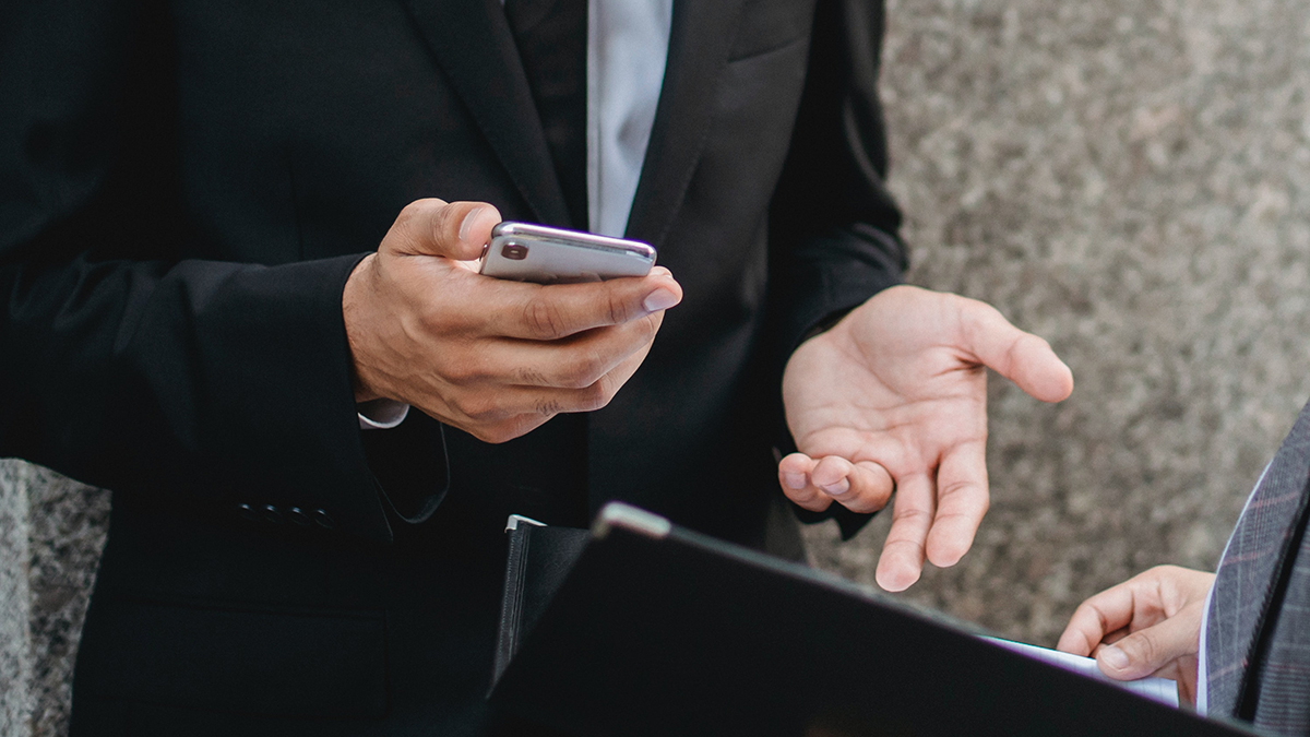 Эксперт объяснил, почему нельзя штрафовать начальников за звонки в нерабочее время