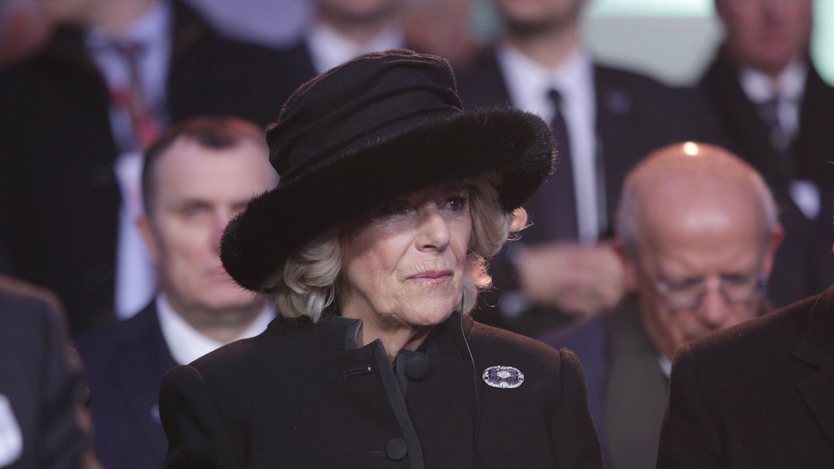 Жена Карла III отругала Кейт Миддлтон за поведение ее детей на похоронах Елизаветы II