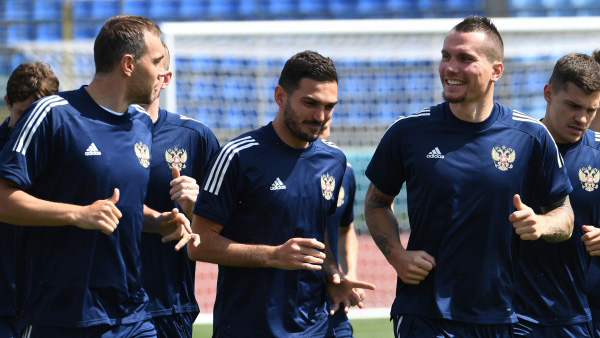 Артем Дзюба, Магомед Оздоев и Антон Заболотный на тренировке перед матчем против сборной Бельгии