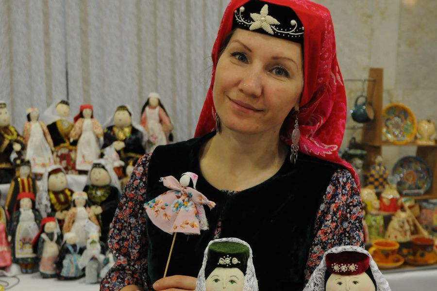 Мастерица из Республики Татарстан Альбина Нурутдинова представила на выставке-ярмарке «Самоварфеста» свои авторские игрушки