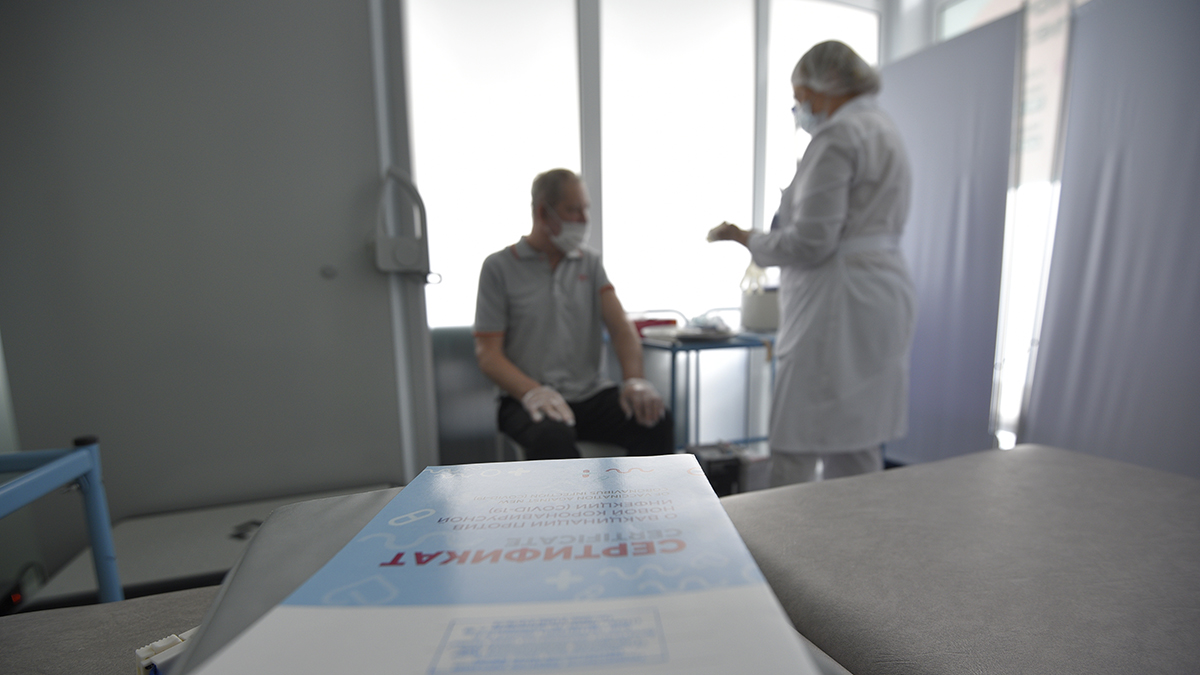 Оперштаб объяснил, как будет осуществляться контроль за обязательной вакцинацией