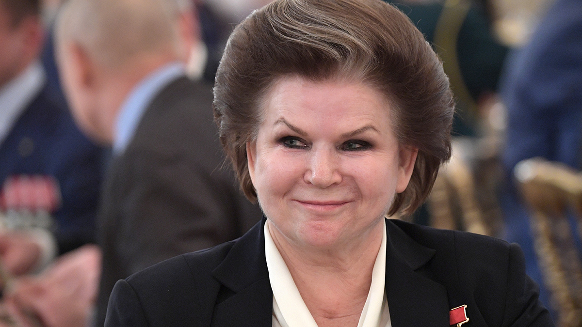 Путин наградил Терешкову орденом Гагарина за выдающиеся заслуги в освоении космоса