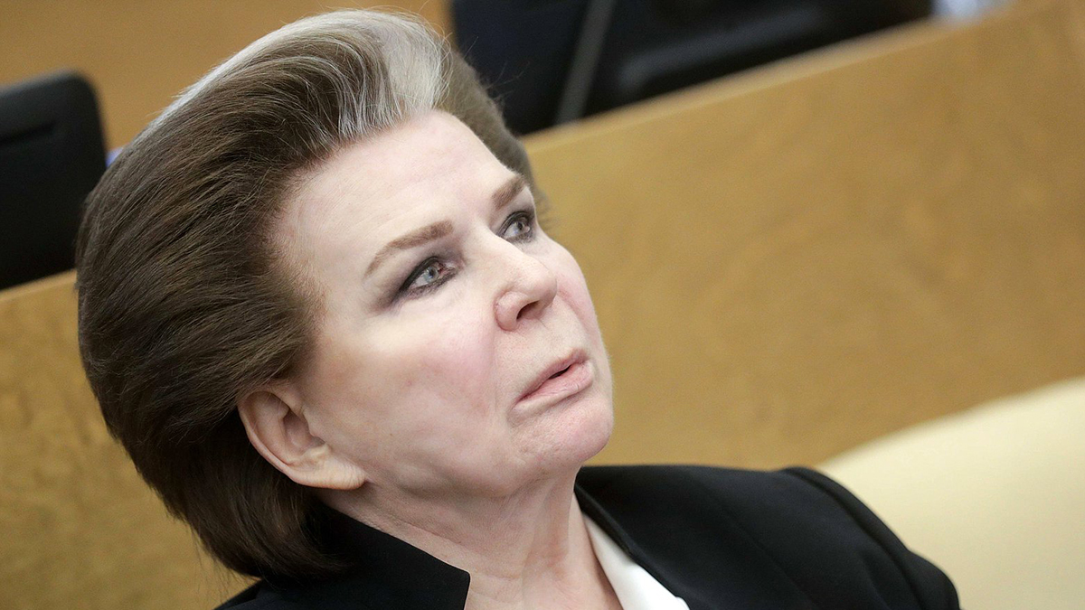 Путин поздравил Терешкову с днем рождения