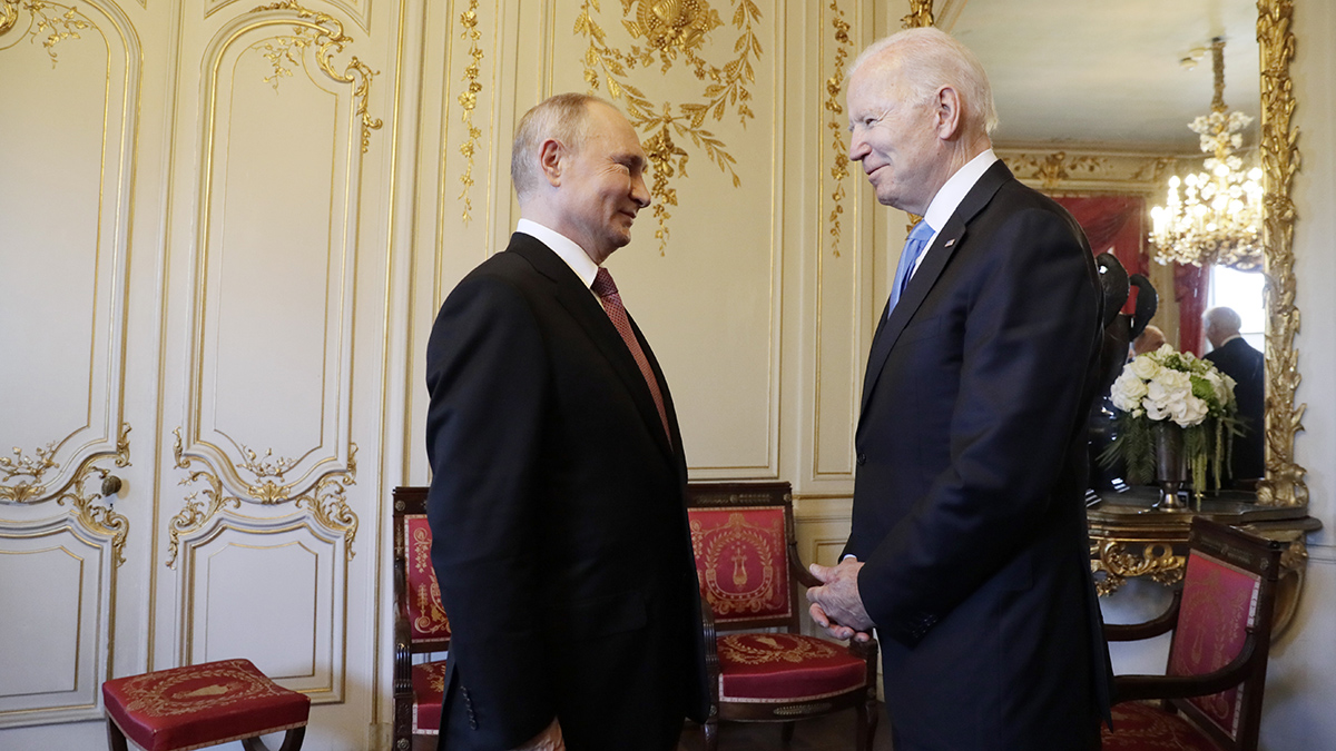 Первые переговоры Путина и Байдена за закрытыми дверями длятся уже больше часа 