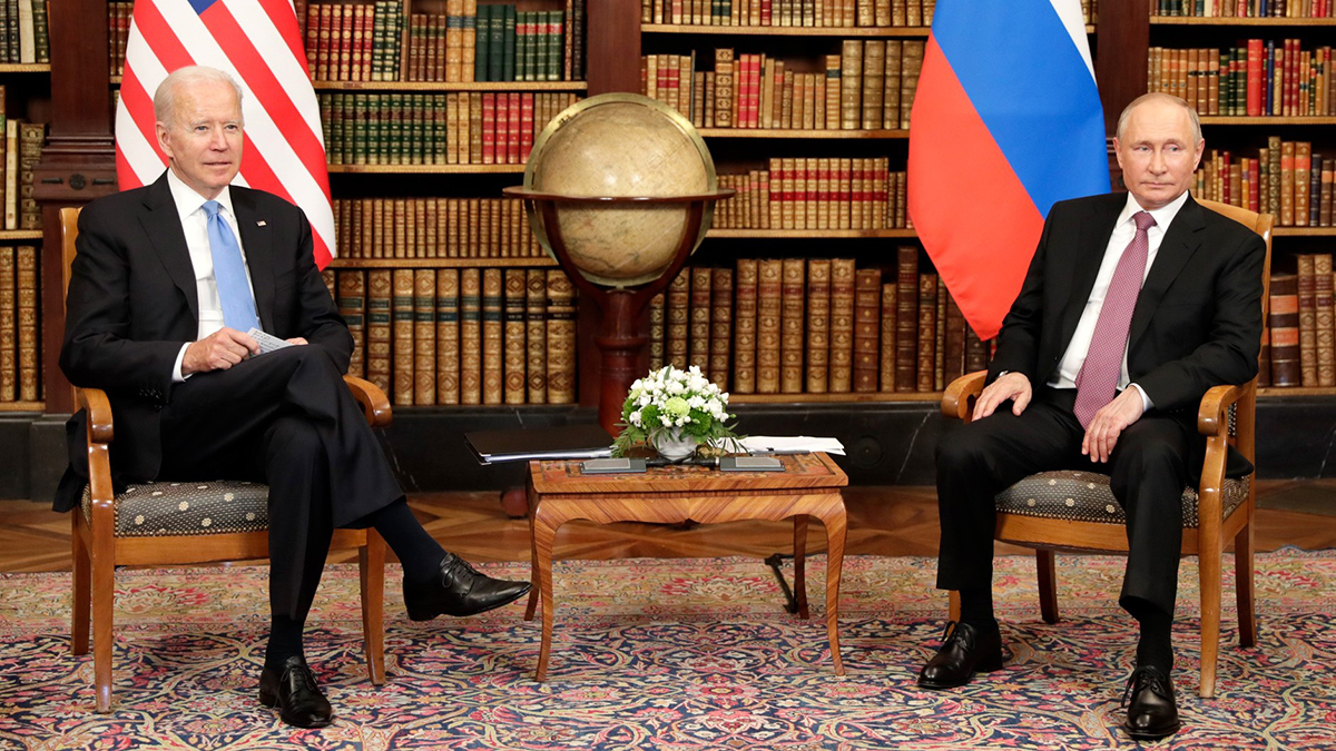 «Его нельзя сдержать»: Байдену дали советы перед беседой с Путиным