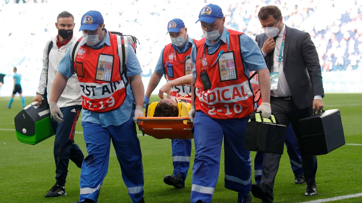 Футболиста сборной России Фернандеса госпитализировали с матча Евро-2020