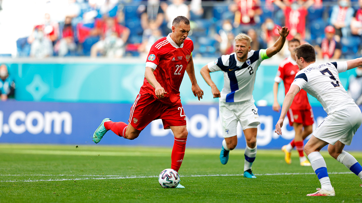 Россия выигрывает после первого тайма матча Евро-2020 против Финляндии 