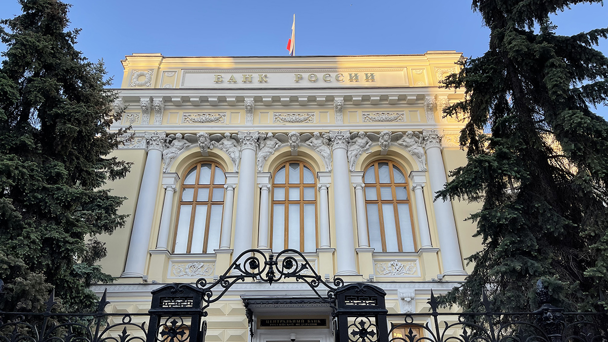 Центробанк выпустил особую монету номиналом три рубля «Творчество Виктора Цоя»
