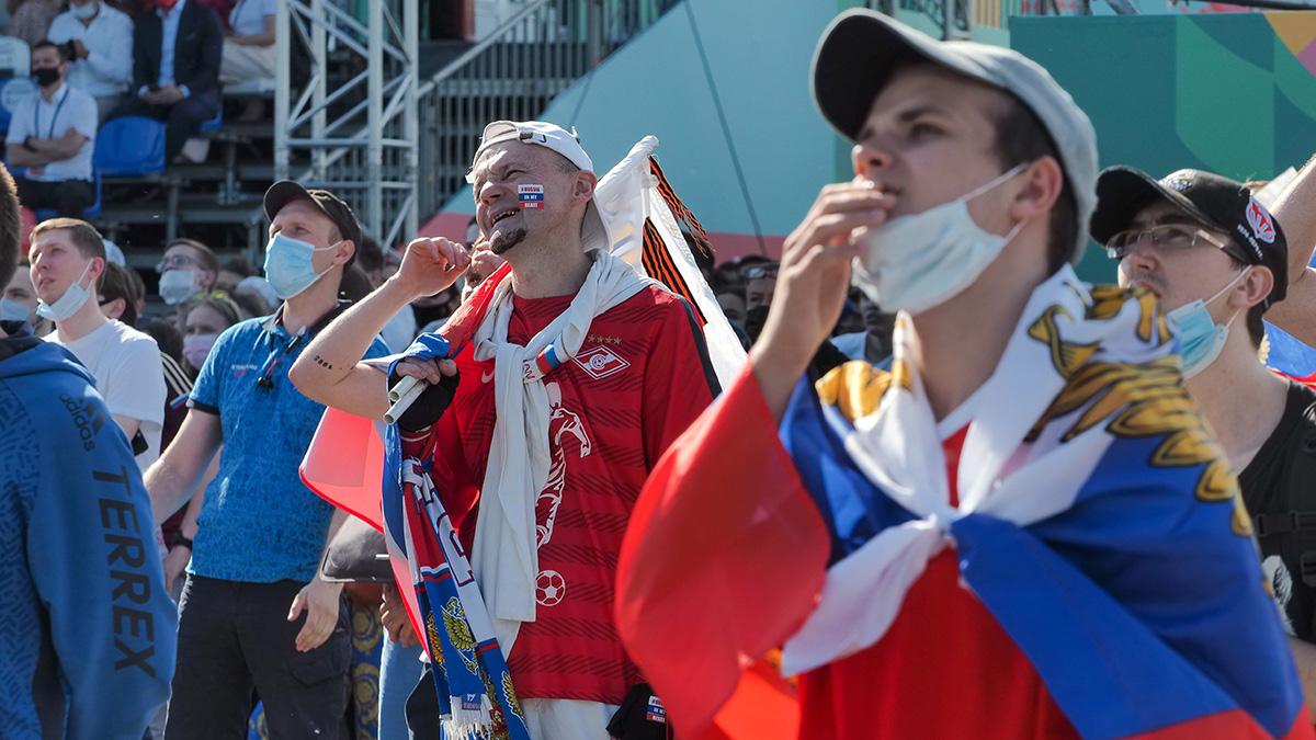 Посольство РФ в Великобритании обратилось в полицию после избиения российского болельщика
