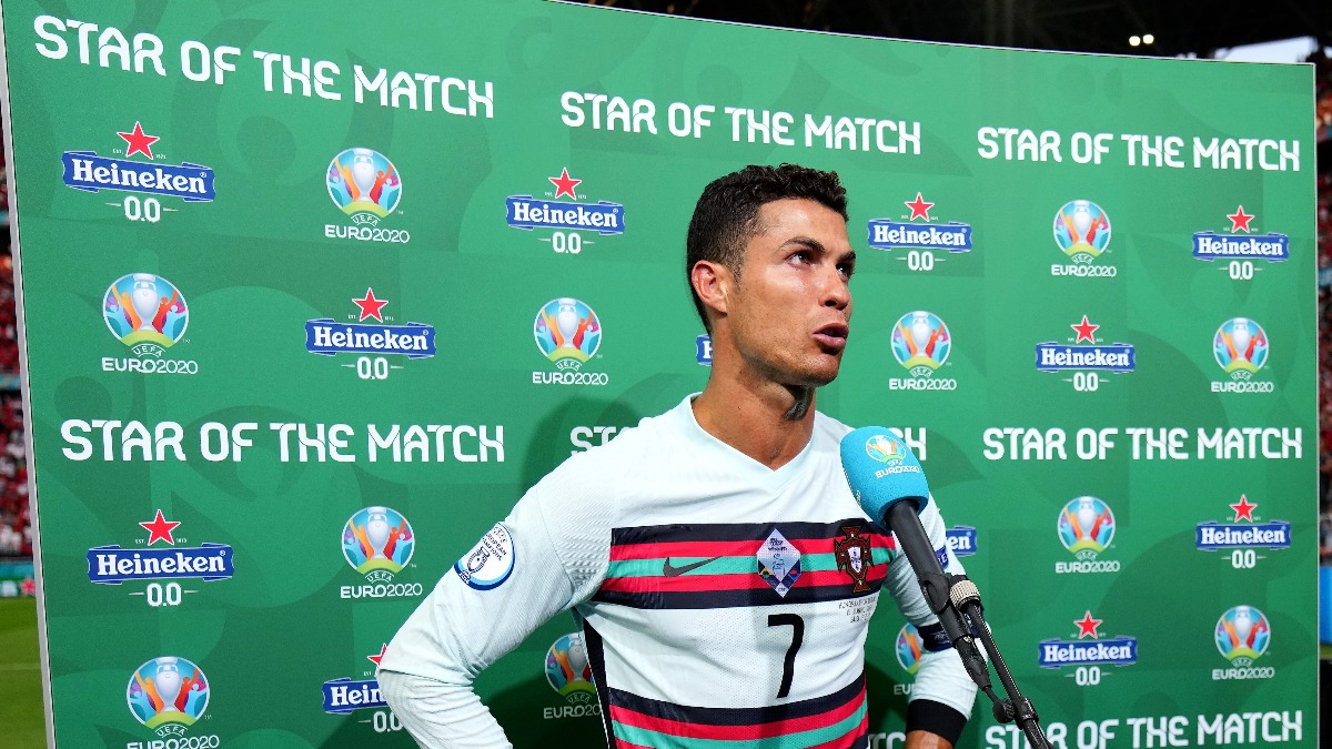 Поступок Роналду во время Евро-2020 лишил компанию четырех миллиардов долларов