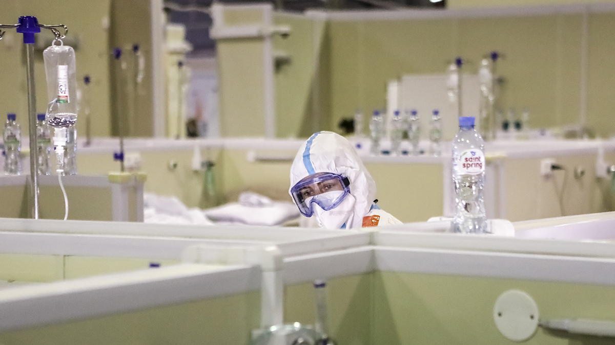 Врач заявил, что ситуация с COVID-19 в РФ не ухудшится при текущих темпах вакцинации