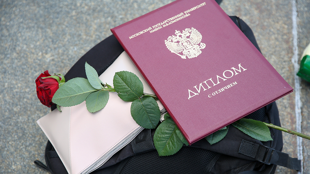 Стало известно, выпускники каких вузов получают самые высокие зарплаты