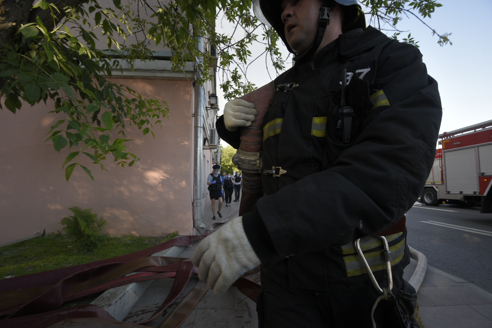 Пожар на складе на Лужнецкой набережной локализовали на 500 «квадратах»