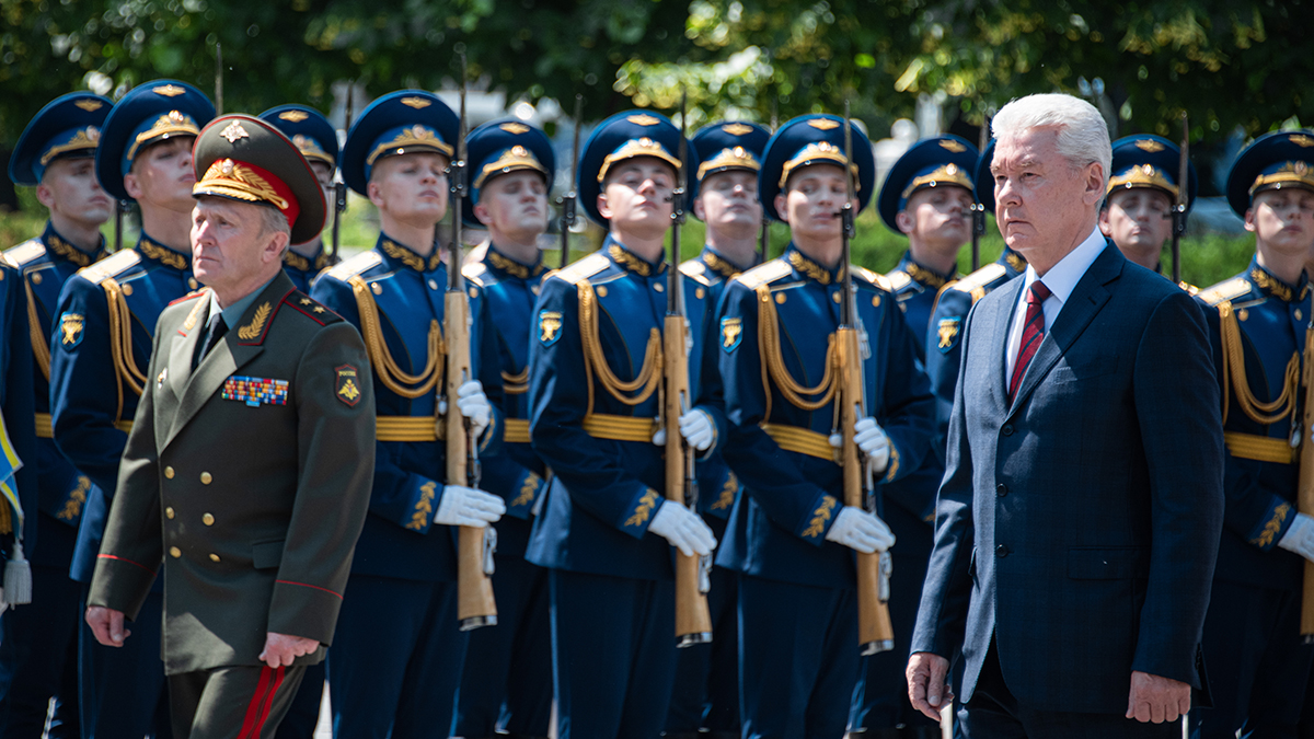 Сергей Собянин возложил цветы к Могиле Неизвестного Солдата в День памяти и скорби