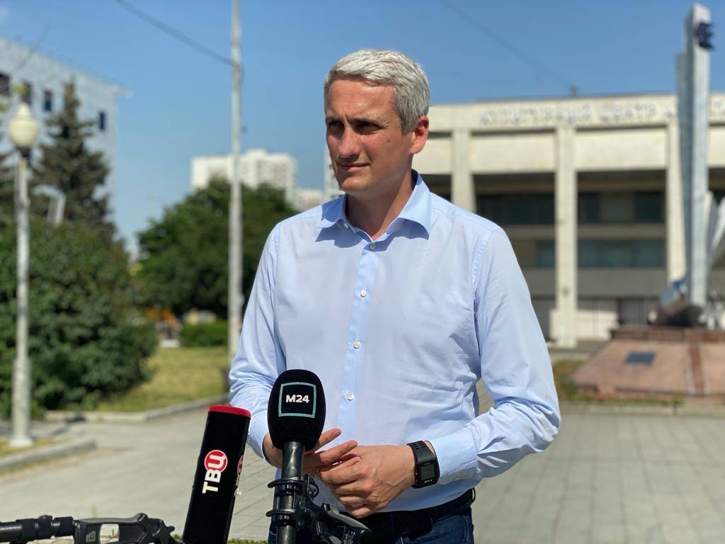 Евгений Нифантьев запустил марафон по чтению стихов о войне