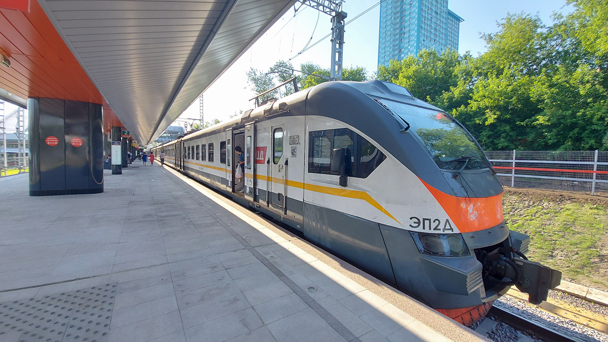 Спящий пассажир стал жертвой грабежа на 170 тысяч рублей в поезде МЦД-2