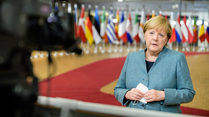 Меркель рассказала о причинах тремора и других проблем со здоровьем