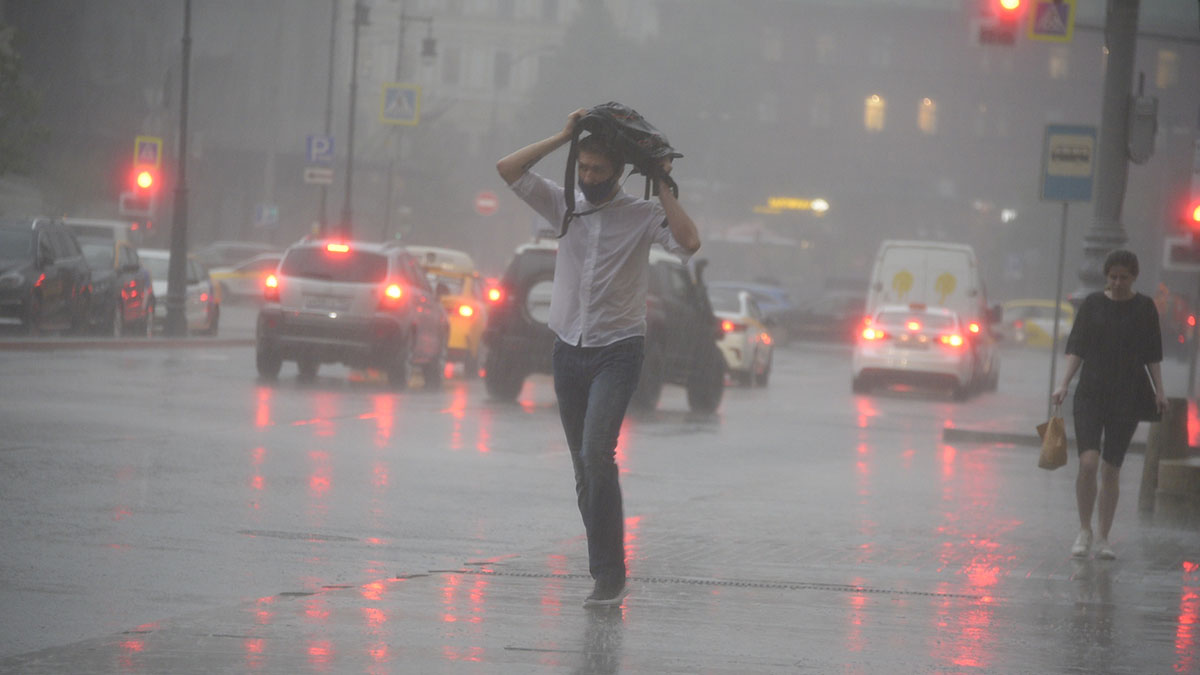 Переохлаждение, давление и плохое настроение: врач объяснила, чем опасна летняя гроза