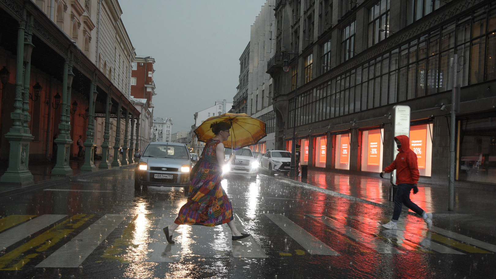 Будет ли сегодня дождь в москве. Дождь в Москве. Дождливый вечер в Москве. Ливень в Москве. Москва после дождя.