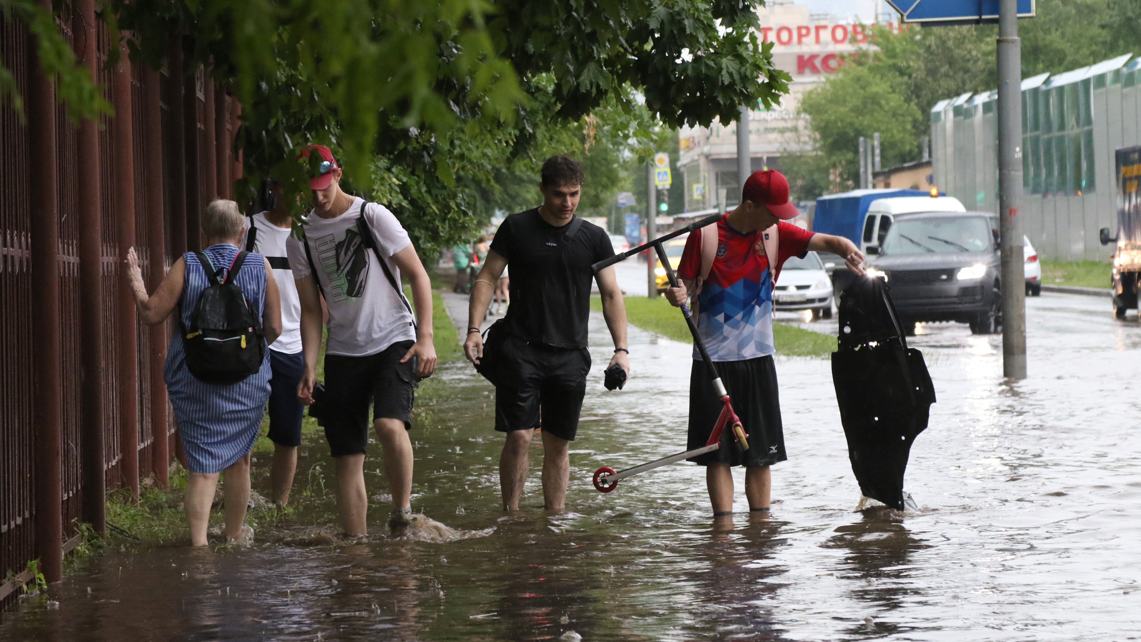 Скоро ли дождь. Москва 26 июля ливень. Дождь в Москве вчера. Июль дождь. Ливень в Москве.