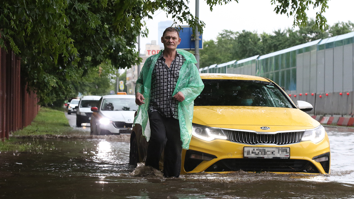 Юрист дал советы, как получить компенсацию за затопленный автомобиль 