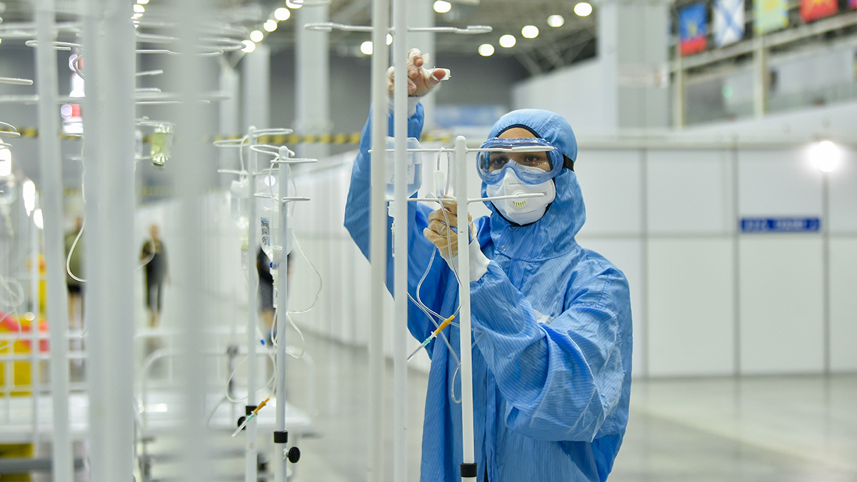 Столичные врачи за сутки вылечили еще 5351 пациента от COVID-19